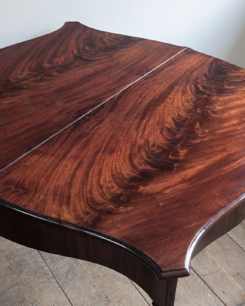 PAIR OF FINE QUALITY GEORGE III MAHOGANY SERPENTINE TEA TABLES - ADDITIONAL PHOTO 6