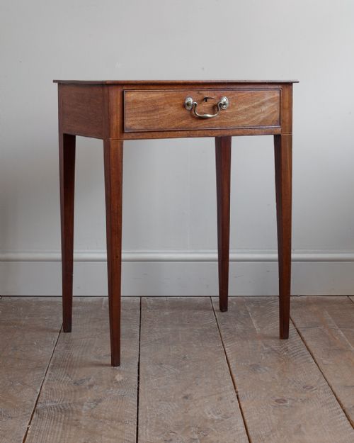 small georgian mahogany side table - CATEGORY: ANTIQUE TABLES - DATED 18TH CENTURY
