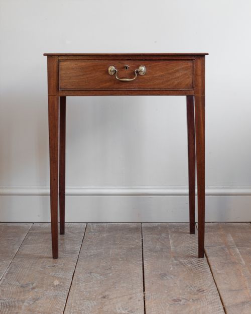 SMALL GEORGIAN MAHOGANY SIDE TABLE - ADDITIONAL PHOTO 1