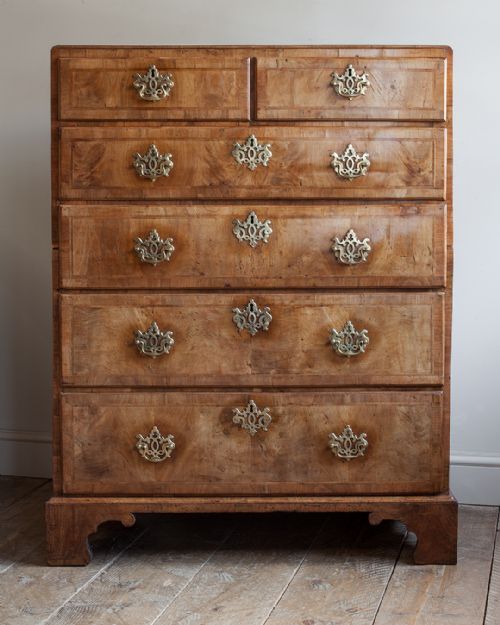 LARGE GEORGE II WALNUT CHEST OF DRAWERS - ADDITIONAL PHOTO 1