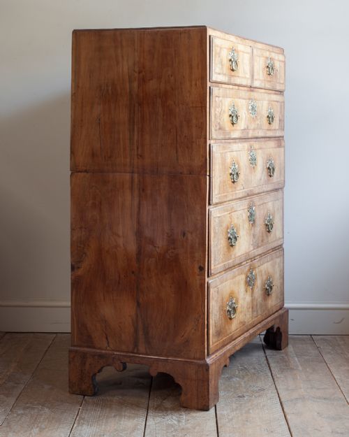 LARGE GEORGE II WALNUT CHEST OF DRAWERS - ADDITIONAL PHOTO 2