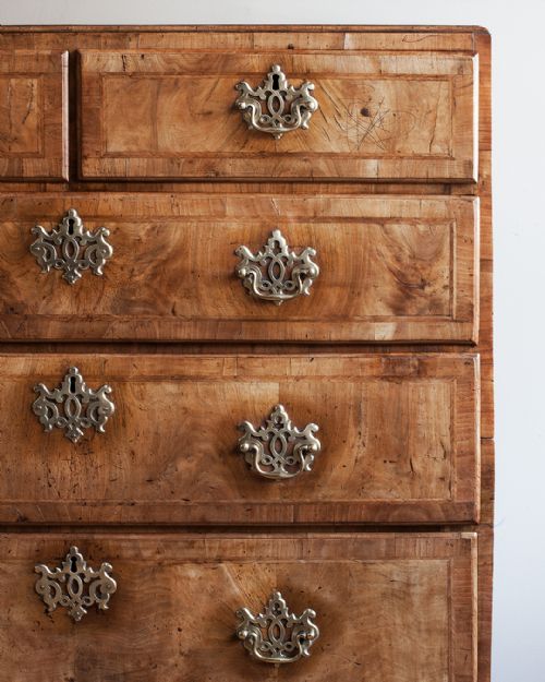 LARGE GEORGE II WALNUT CHEST OF DRAWERS - ADDITIONAL PHOTO 3