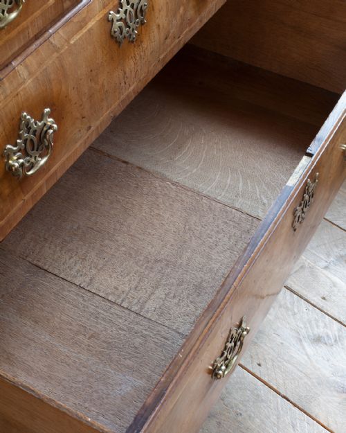 LARGE GEORGE II WALNUT CHEST OF DRAWERS - ADDITIONAL PHOTO 5