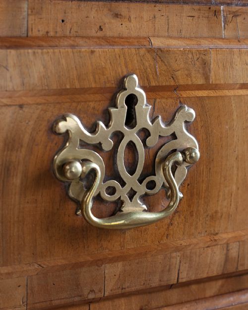 LARGE GEORGE II WALNUT CHEST OF DRAWERS - ADDITIONAL PHOTO 7
