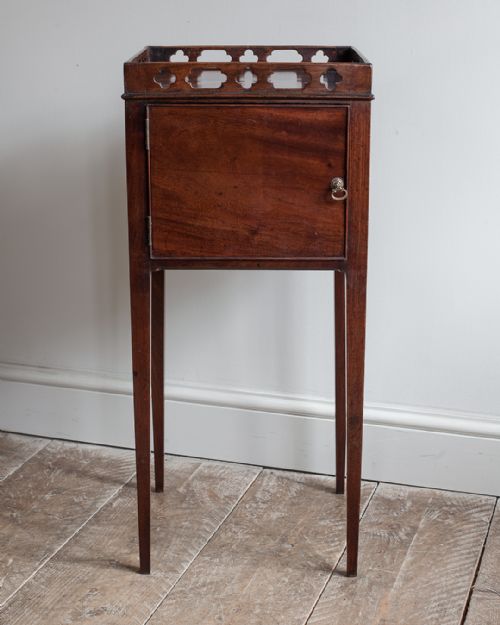 GEORGIAN MAHOGANY NIGHTSTAND - ADDITIONAL PHOTO 2