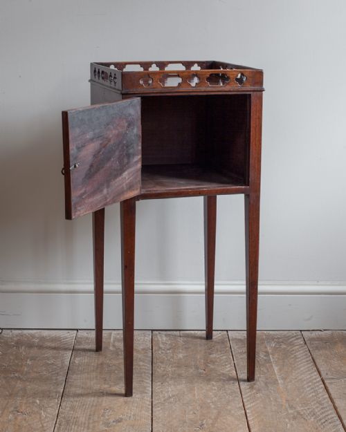 GEORGIAN MAHOGANY NIGHTSTAND - ADDITIONAL PHOTO 3