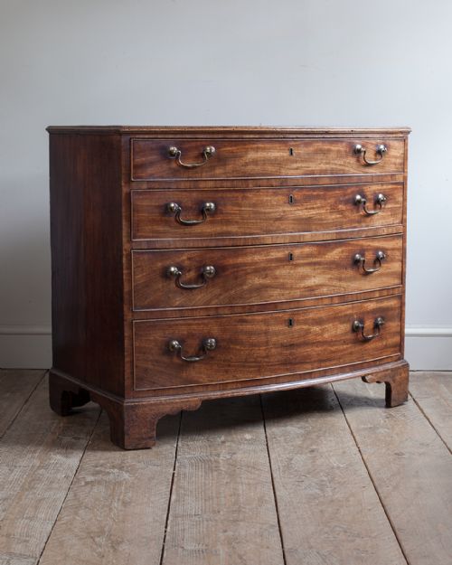 GEORGE III MAHOGANY BOWFRONT CHEST OF DRAWERS