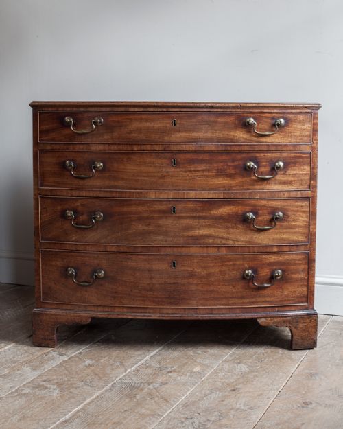 GEORGE III MAHOGANY BOWFRONT CHEST OF DRAWERS - ADDITIONAL PHOTO 1