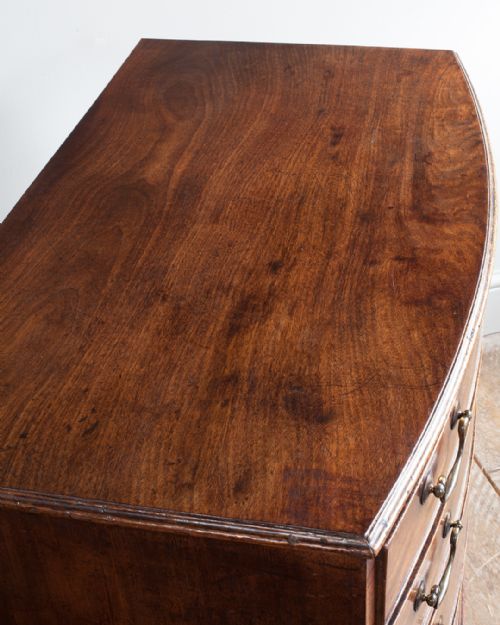 GEORGE III MAHOGANY BOWFRONT CHEST OF DRAWERS - ADDITIONAL PHOTO 3