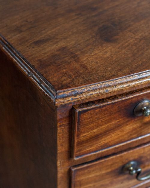 GEORGE III MAHOGANY BOWFRONT CHEST OF DRAWERS - ADDITIONAL PHOTO 4