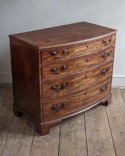 GEORGE III MAHOGANY BOWFRONT CHEST OF DRAWERS - ADDITIONAL PHOTO 5