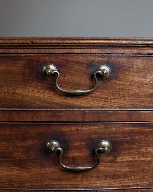 GEORGE III MAHOGANY BOWFRONT CHEST OF DRAWERS - ADDITIONAL PHOTO 6