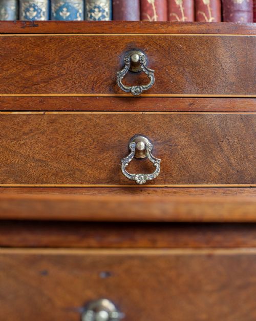 ELEGANT GOLDEN MAHOGANY CHEVERET TABLE - ADDITIONAL PHOTO 7