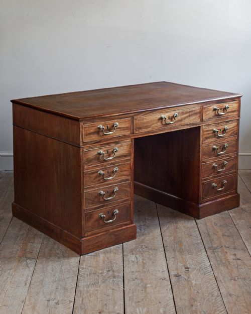 19TH CENTURY MAHOGANY PEDESTAL DESK
