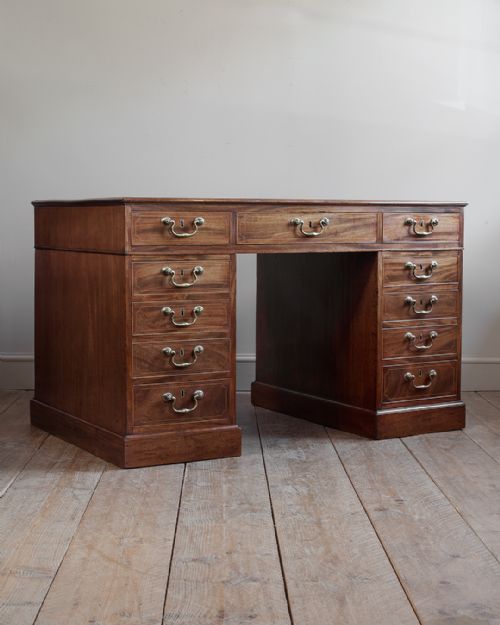 19TH CENTURY MAHOGANY PEDESTAL DESK - ADDITIONAL PHOTO 1