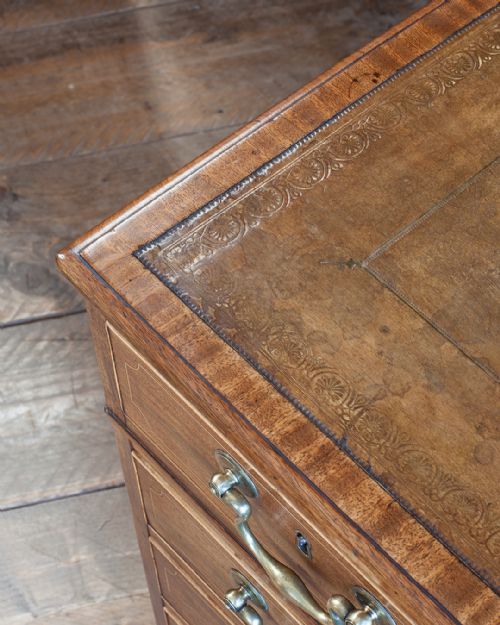 19TH CENTURY MAHOGANY PEDESTAL DESK - ADDITIONAL PHOTO 4