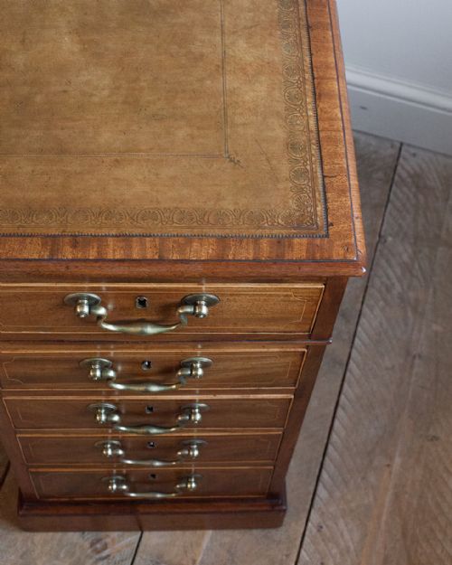 19TH CENTURY MAHOGANY PEDESTAL DESK - ADDITIONAL PHOTO 10