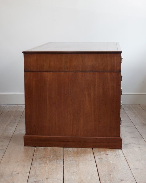 19TH CENTURY MAHOGANY PEDESTAL DESK - ADDITIONAL PHOTO 11