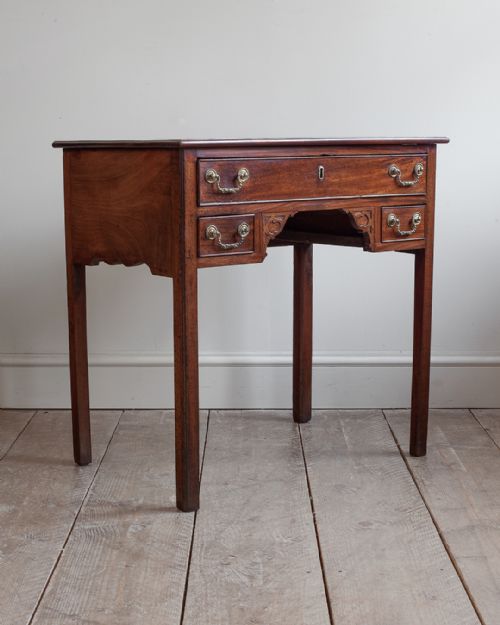 GEORGIAN MAHOGANY LOWBOY