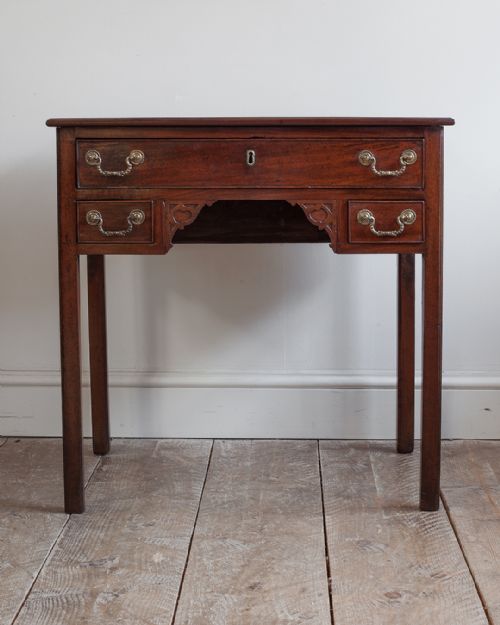 GEORGIAN MAHOGANY LOWBOY - ADDITIONAL PHOTO 1