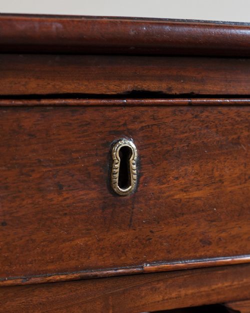 GEORGIAN MAHOGANY LOWBOY - ADDITIONAL PHOTO 5