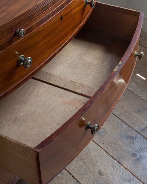 REGENCY MAHOGANY BOWFRONT CHEST OF DRAWERS - ADDITIONAL PHOTO 5