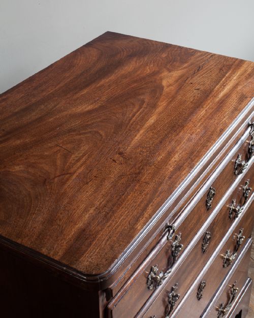 GEORGE III MAHOGANY CHEST OF DRAWERS - ADDITIONAL PHOTO 5