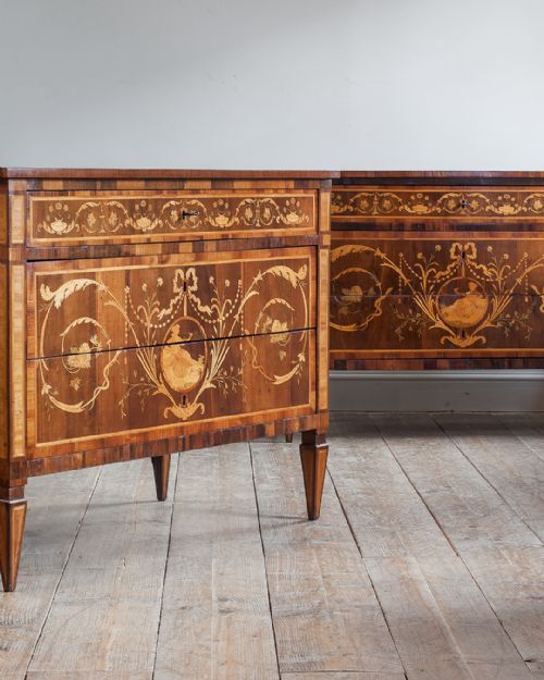 EXCEPTIONAL PAIR OF LATE 18TH CENTURY NORTH ITALIAN WALNUT AND KINGWOOD COMMODES - ADDITIONAL PHOTO 3
