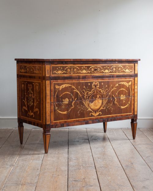 EXCEPTIONAL PAIR OF LATE 18TH CENTURY NORTH ITALIAN WALNUT AND KINGWOOD COMMODES - ADDITIONAL PHOTO 5
