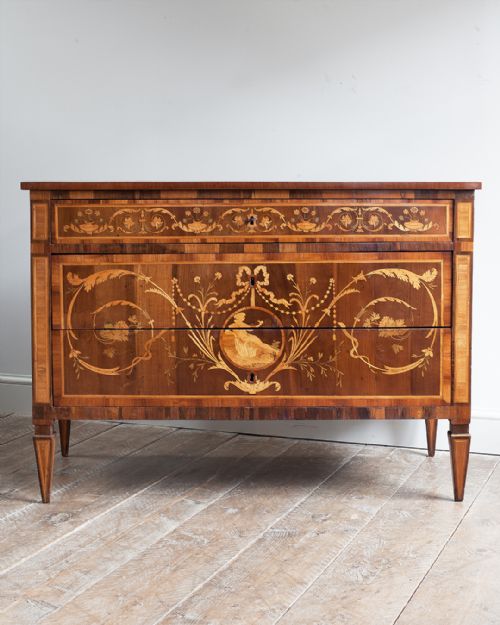 EXCEPTIONAL PAIR OF LATE 18TH CENTURY NORTH ITALIAN WALNUT AND KINGWOOD COMMODES - ADDITIONAL PHOTO 6