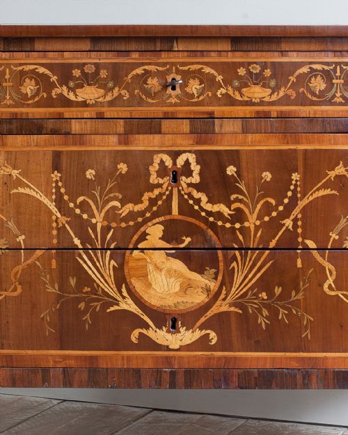 EXCEPTIONAL PAIR OF LATE 18TH CENTURY NORTH ITALIAN WALNUT AND KINGWOOD COMMODES - ADDITIONAL PHOTO 7