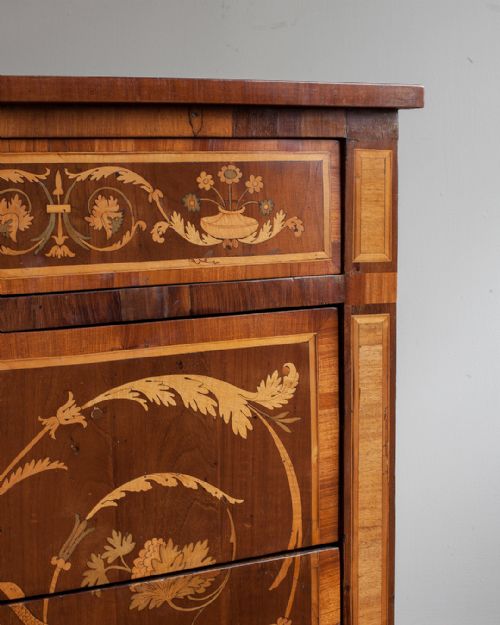 EXCEPTIONAL PAIR OF LATE 18TH CENTURY NORTH ITALIAN WALNUT AND KINGWOOD COMMODES - ADDITIONAL PHOTO 8