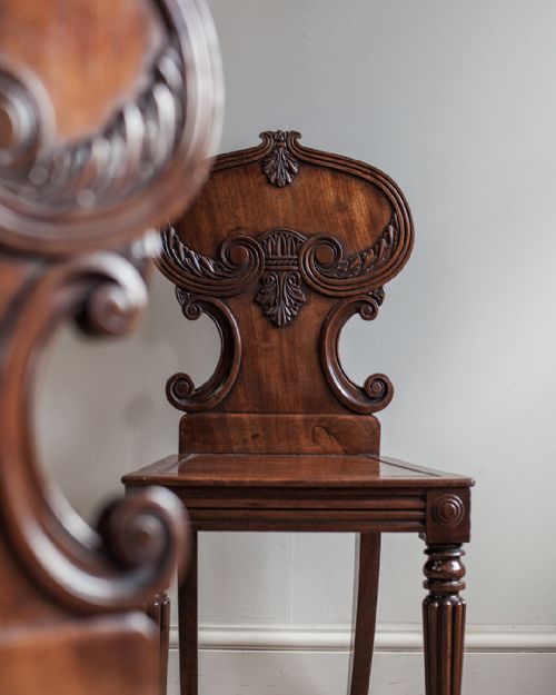 ATTRACTIVE PAIR OF REGENCY MAHOGANY HALL CHAIRS - ADDITIONAL PHOTO 5