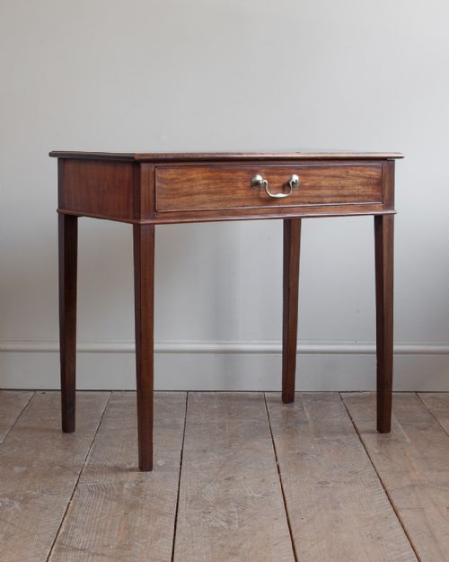 BEAUTIFUL 18TH CENTURY SIDE TABLE
