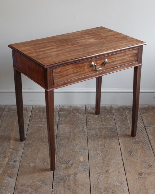 BEAUTIFUL 18TH CENTURY SIDE TABLE - ADDITIONAL PHOTO 1