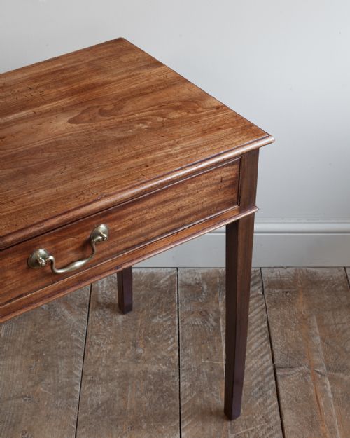 BEAUTIFUL 18TH CENTURY SIDE TABLE - ADDITIONAL PHOTO 3