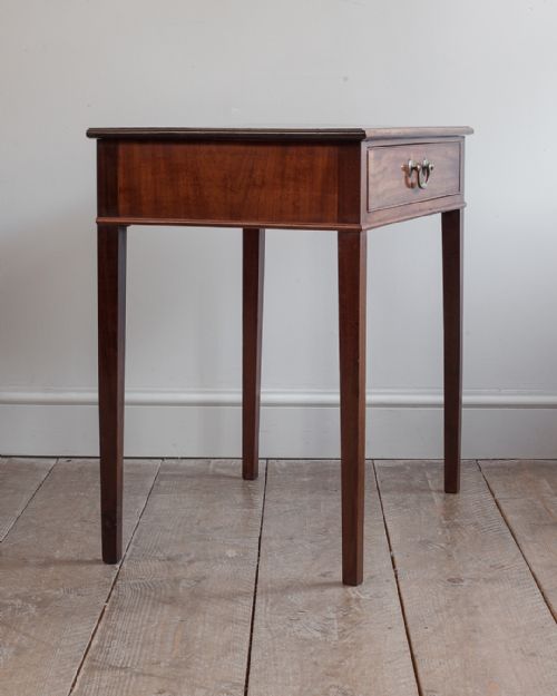 BEAUTIFUL 18TH CENTURY SIDE TABLE - ADDITIONAL PHOTO 4