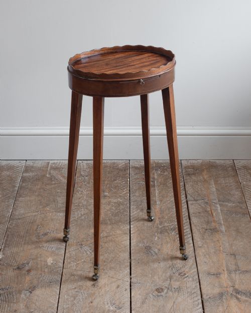 Lovely Quality Georgian Mahogany Oval Urn Stand