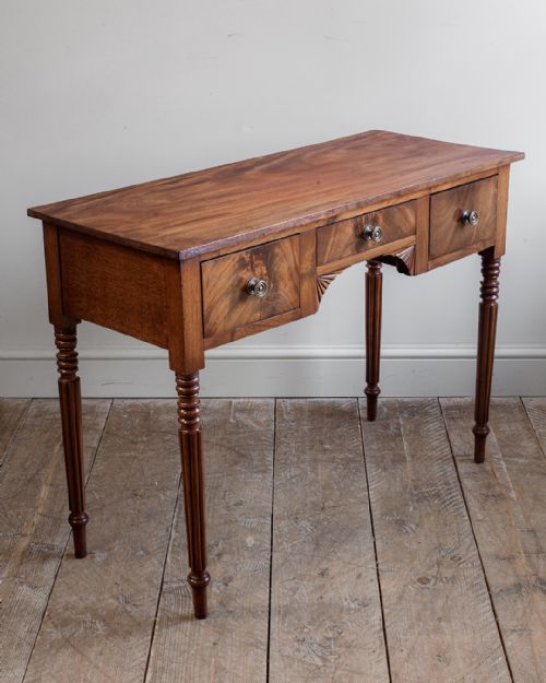 19TH CENTURY MAHOGANY DRESSING TABLE - ADDITIONAL PHOTO 1