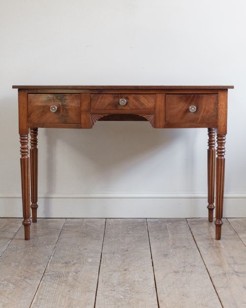 19TH CENTURY MAHOGANY DRESSING TABLE - ADDITIONAL PHOTO 2