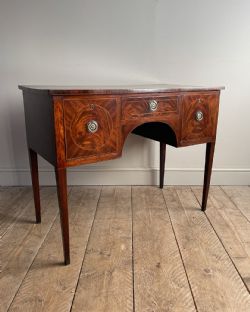 FINE 19TH CENTURY MAHOGANY DRESSING TABLE