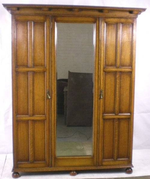 Triple Door Oak Hanging Wardrobe