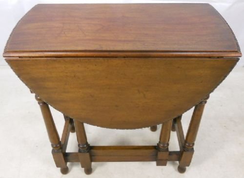Mahogany Oval Gateleg Table with Carved Border