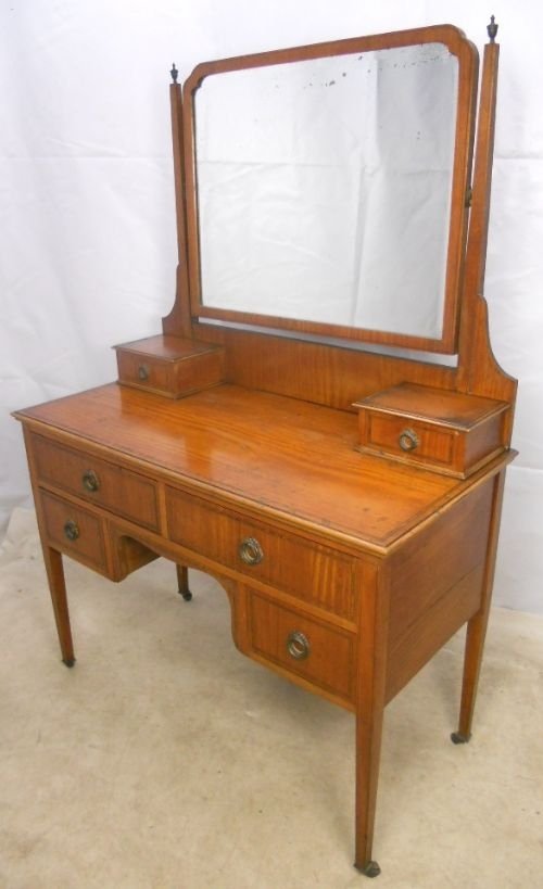 Edwardian Inlaid Mahogany Kneehole Dressing Table