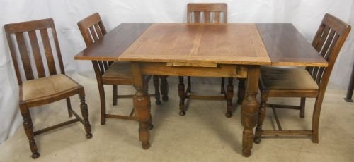 Oak Drawleaf Dining Table & Four Chairs