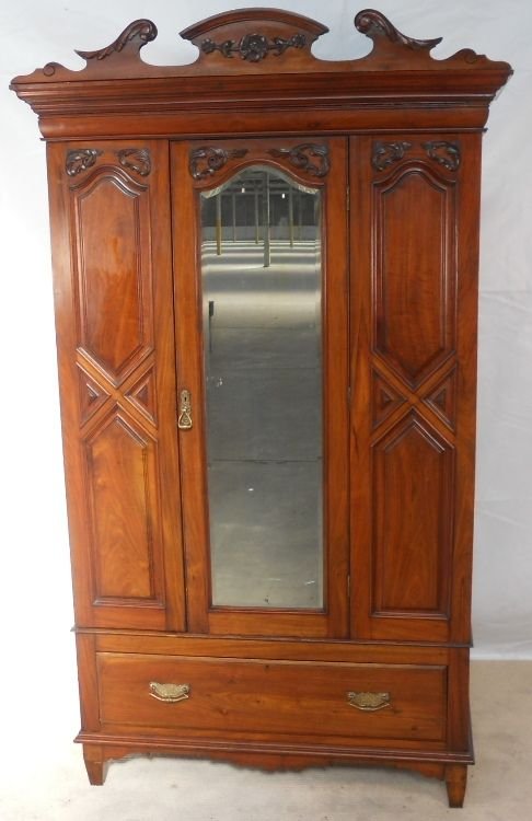 Edwardian Quality Mahogany Hanging Wardrobe