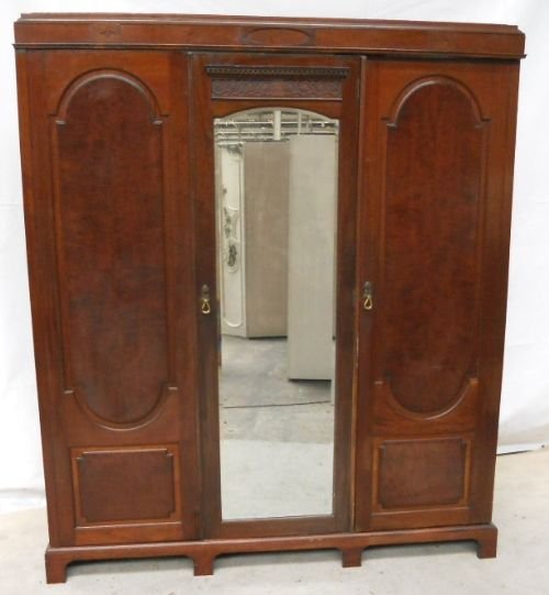 Georgian Style Mahogany Triple Door Wardrobe