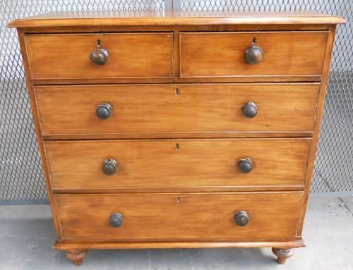 Georgian Mahogany Chest of Drawers