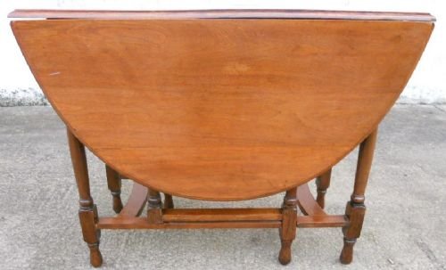 Jacobean Style Mahogany Oval Gateleg Dining Table