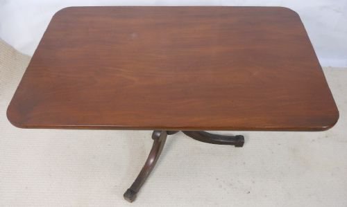 Georgian Period Mahogany Tripod Pedestal Coffee Table
